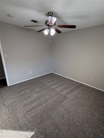 322 Moss Hill Drive, Arlington, TX 76018