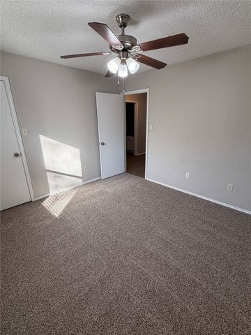 322 Moss Hill Drive, Arlington, TX 76018