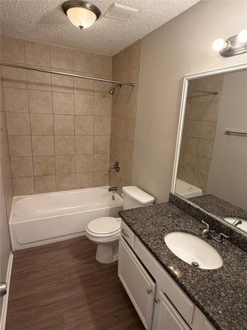 322 Moss Hill Drive, Arlington, TX 76018