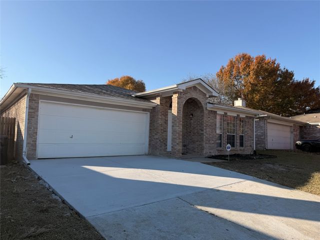 322 Moss Hill Drive, Arlington, TX 76018