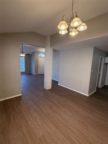 322 Moss Hill Drive, Arlington, TX 76018