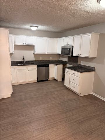 322 Moss Hill Drive, Arlington, TX 76018