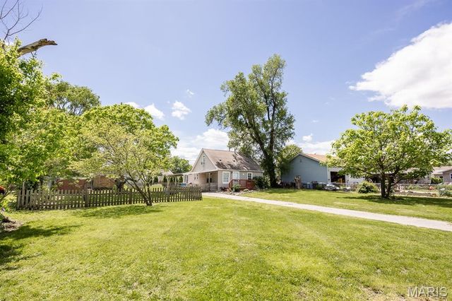 442 Pershing Avenue, Wood River, IL 62095