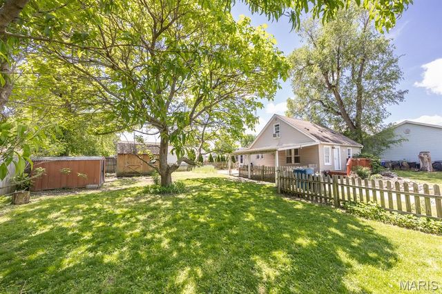 442 Pershing Avenue, Wood River, IL 62095