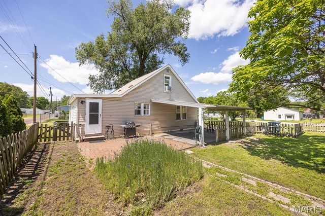 442 Pershing Avenue, Wood River, IL 62095