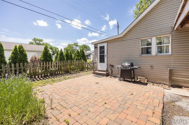 442 Pershing Avenue, Wood River, IL 62095