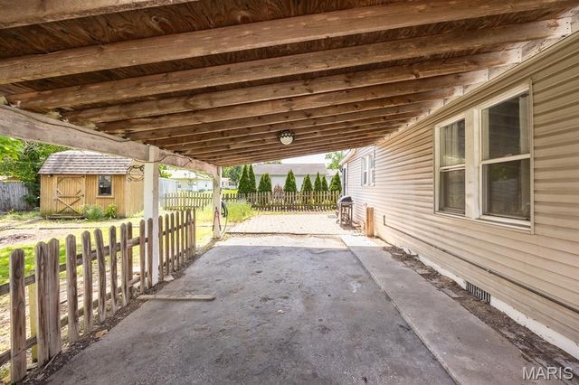 442 Pershing Avenue, Wood River, IL 62095