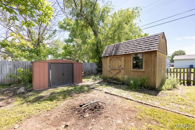 442 Pershing Avenue, Wood River, IL 62095