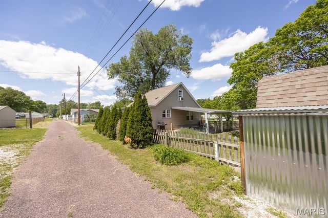 442 Pershing Avenue, Wood River, IL 62095