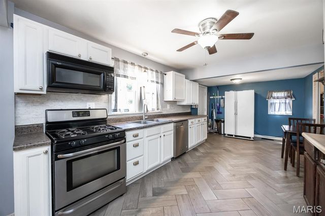 442 Pershing Avenue, Wood River, IL 62095