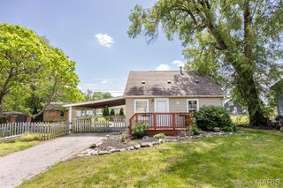 442 Pershing Avenue, Wood River, IL 62095