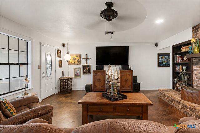 5032 S Santa Clara Road, Seguin, TX 78155