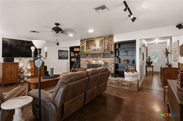 5032 S Santa Clara Road, Seguin, TX 78155