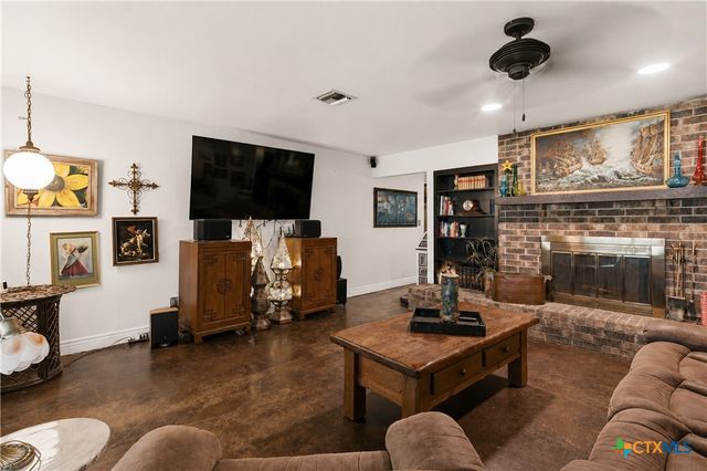 5032 S Santa Clara Road, Seguin, TX 78155