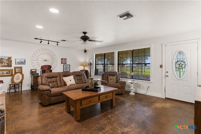 5032 S Santa Clara Road, Seguin, TX 78155