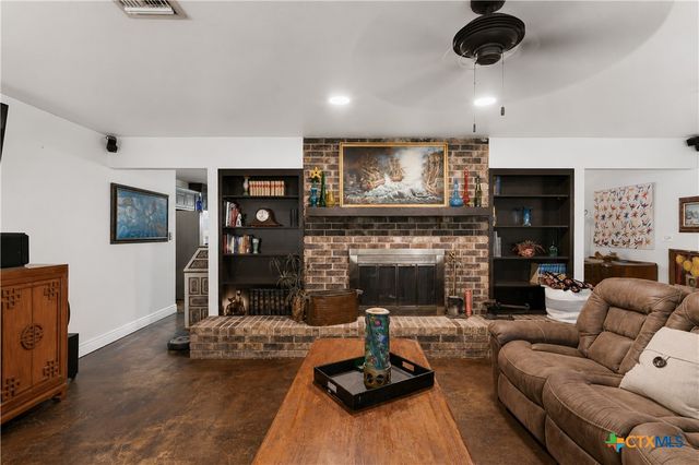 5032 S Santa Clara Road, Seguin, TX 78155