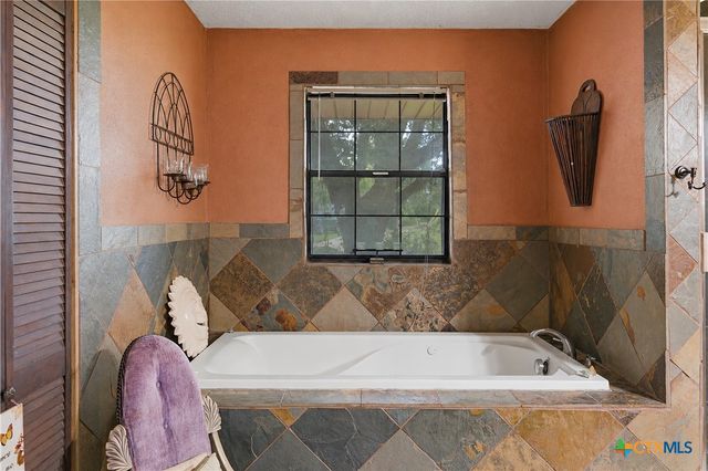 5032 S Santa Clara Road, Seguin, TX 78155