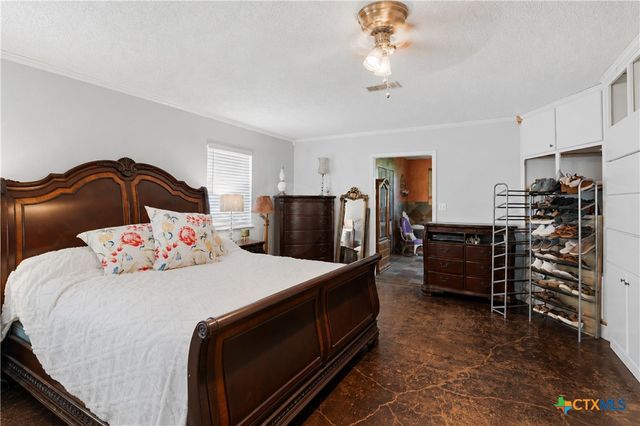 5032 S Santa Clara Road, Seguin, TX 78155