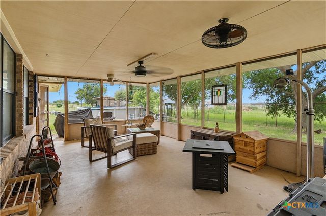 5032 S Santa Clara Road, Seguin, TX 78155