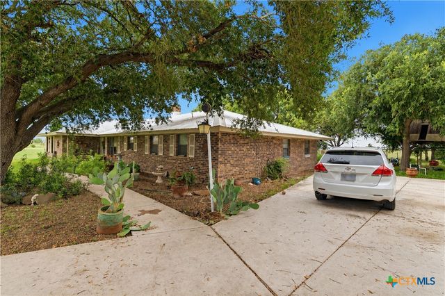 5032 S Santa Clara Road, Seguin, TX 78155