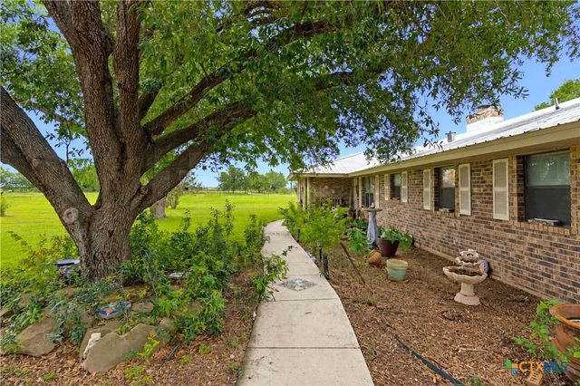 5032 S Santa Clara Road, Seguin, TX 78155