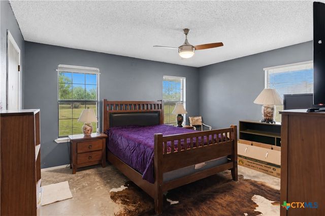 5032 S Santa Clara Road, Seguin, TX 78155