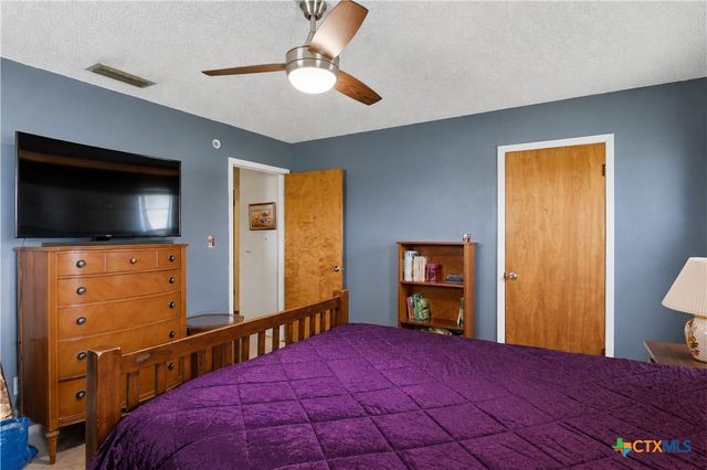 5032 S Santa Clara Road, Seguin, TX 78155
