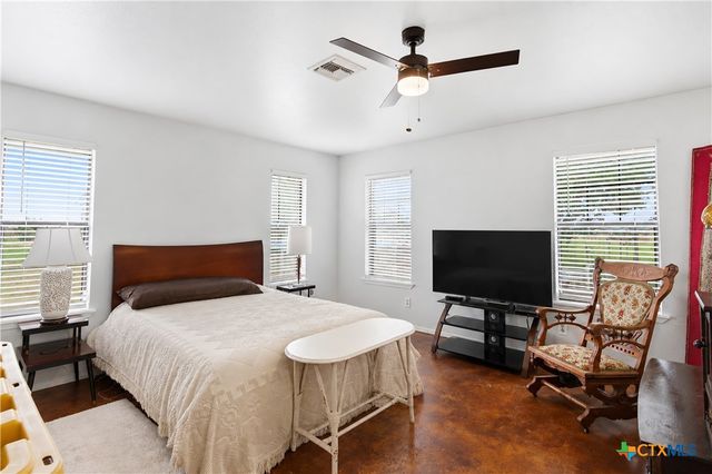 5032 S Santa Clara Road, Seguin, TX 78155