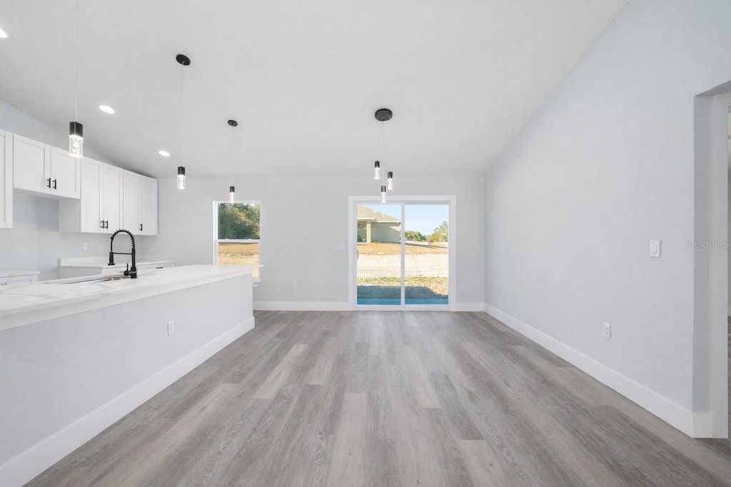 Image 5 of property listing at 13761 SW 114TH PLACE, Dunnellon, FL 34432