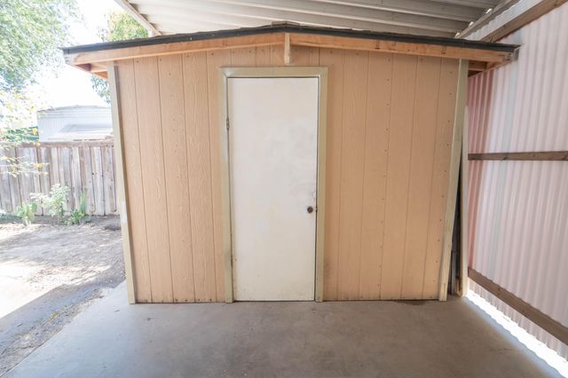 2120 S Santa Fe Avenue J04, Visalia, CA 93292