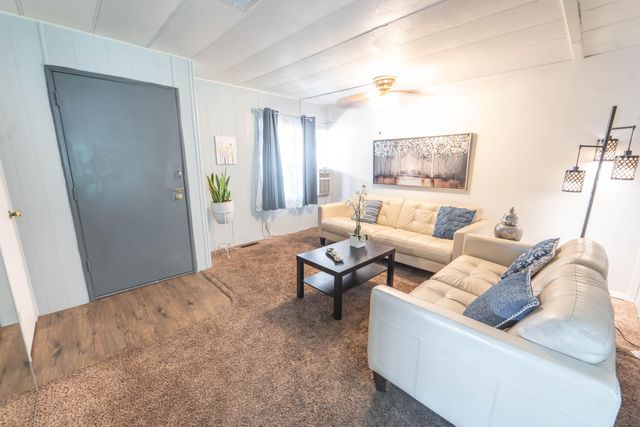 2120 S Santa Fe Avenue J04, Visalia, CA 93292