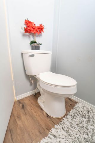 2120 S Santa Fe Avenue J04, Visalia, CA 93292