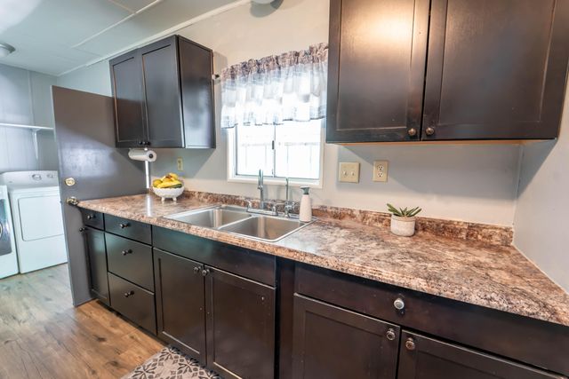 2120 S Santa Fe Avenue J04, Visalia, CA 93292