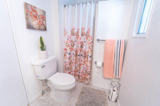 2120 S Santa Fe Avenue J04, Visalia, CA 93292