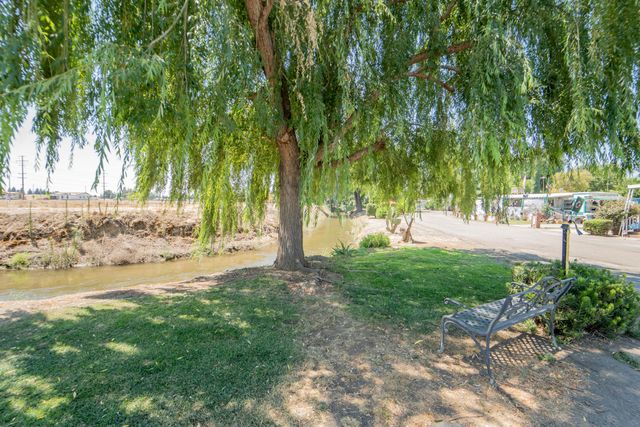 2120 S Santa Fe Avenue J04, Visalia, CA 93292