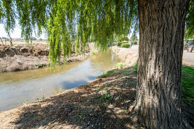 2120 S Santa Fe Avenue J04, Visalia, CA 93292