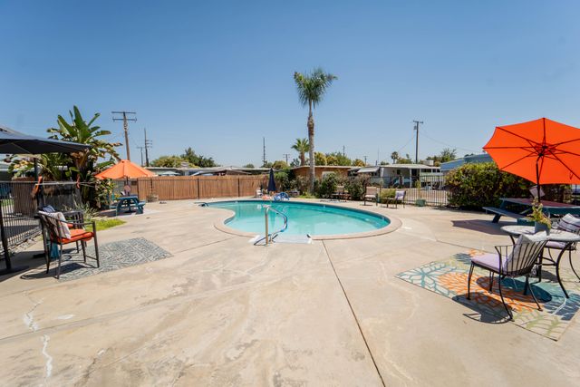 2120 S Santa Fe Avenue J04, Visalia, CA 93292