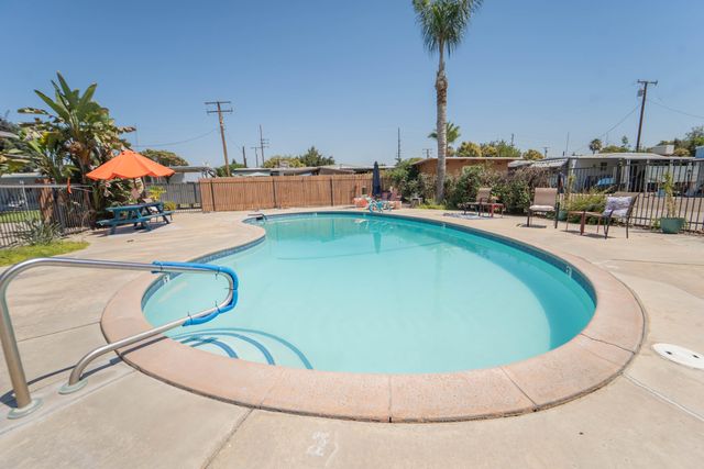 2120 S Santa Fe Avenue J04, Visalia, CA 93292