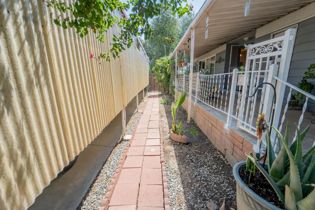 2120 S Santa Fe Avenue J04, Visalia, CA 93292