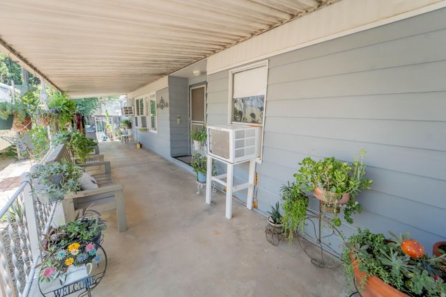 2120 S Santa Fe Avenue J04, Visalia, CA 93292