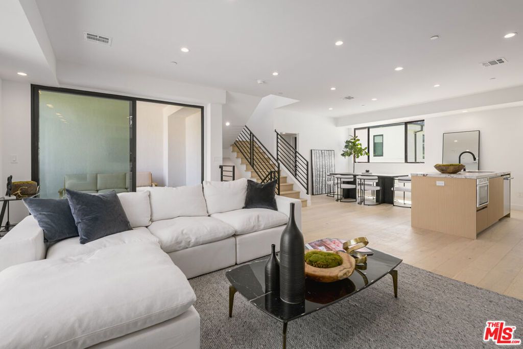 1426 N Jonah Lane, Los Angeles, CA 90028 — photo 2