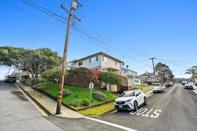 301 7th Street, Pacific Grove, CA 93950