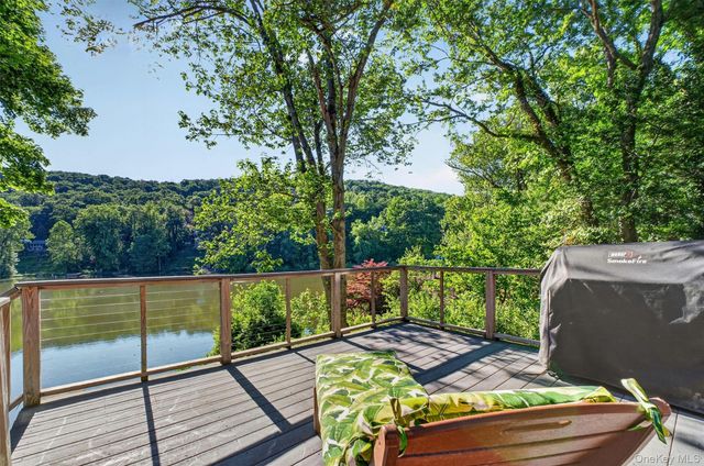 51 Lake Drive, Lake Peekskill, NY 10537