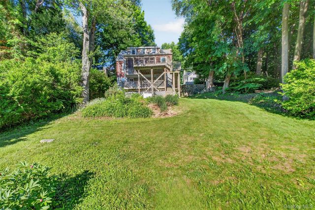51 Lake Drive, Lake Peekskill, NY 10537