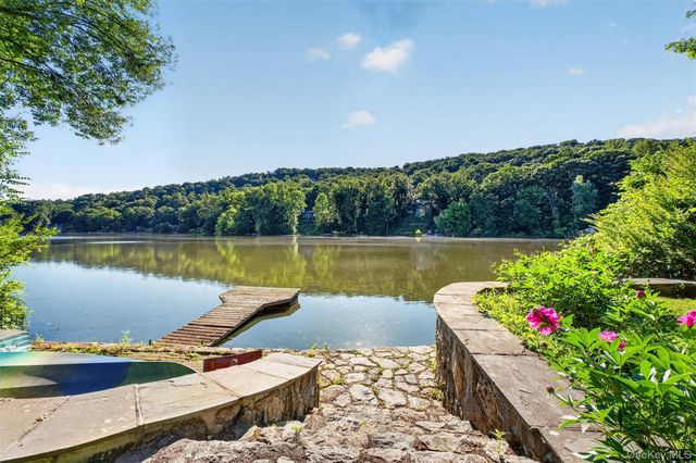 51 Lake Drive, Lake Peekskill, NY 10537