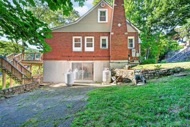 51 Lake Drive, Lake Peekskill, NY 10537