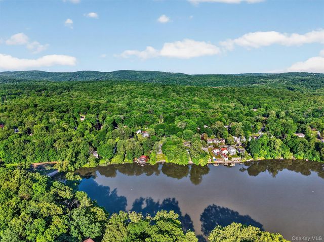 51 Lake Drive, Lake Peekskill, NY 10537