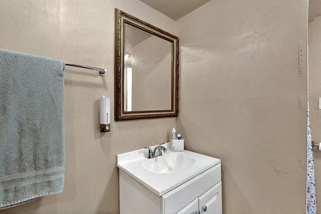 39 CEREZA Circle, Los Lunas, NM 87031