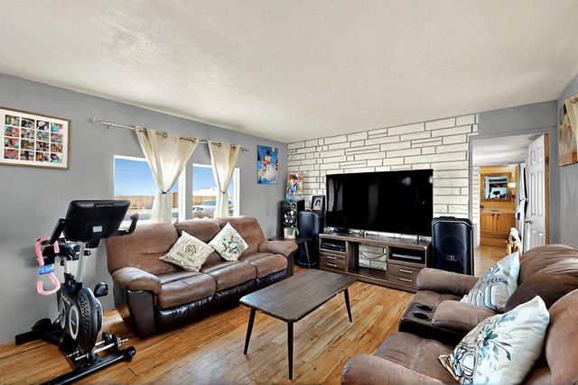 39 CEREZA Circle, Los Lunas, NM 87031