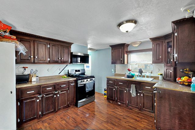 39 CEREZA Circle, Los Lunas, NM 87031